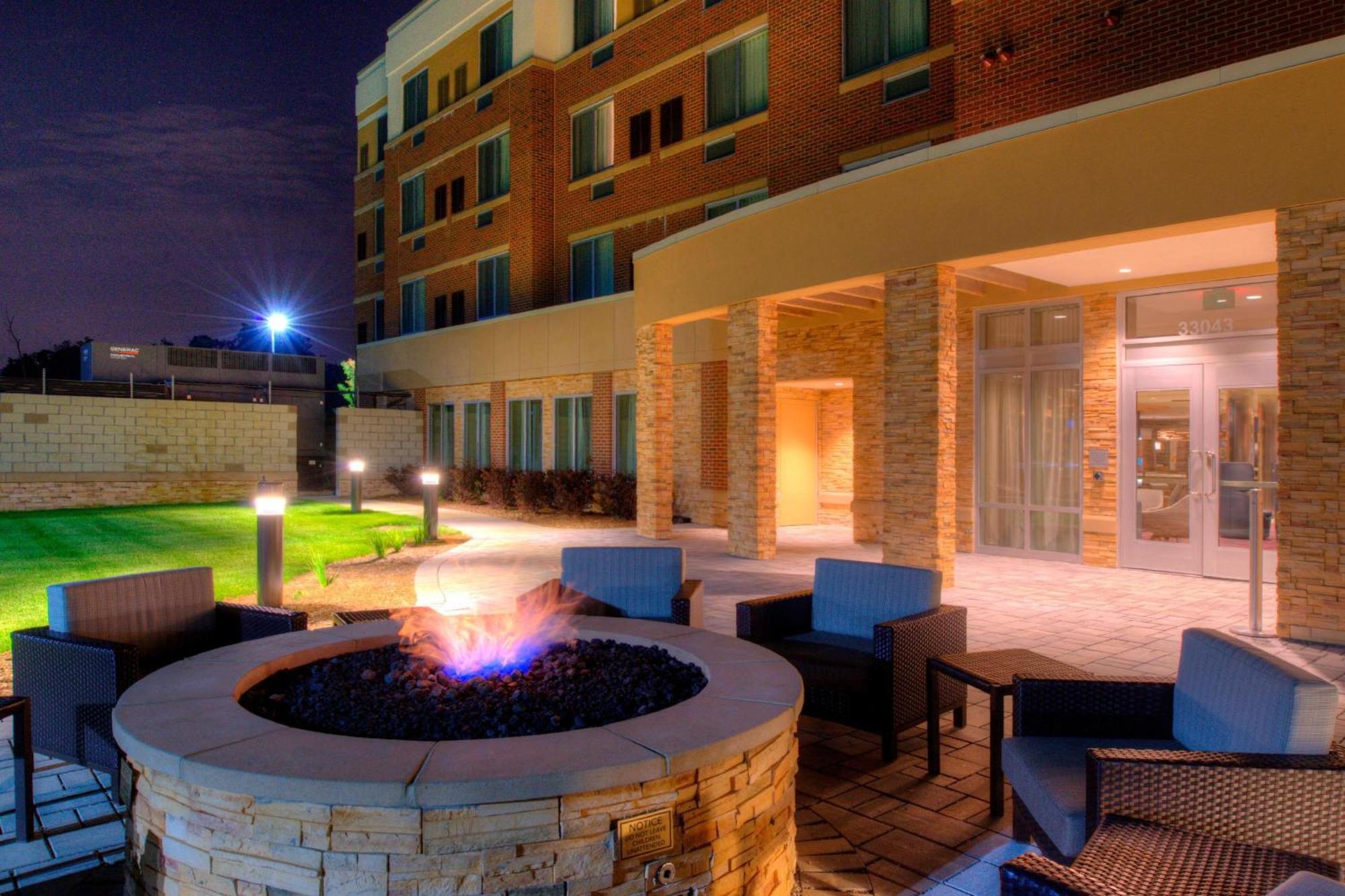 Courtyard By Marriott Detroit Farmington Hotel Farmington Hills Exterior photo