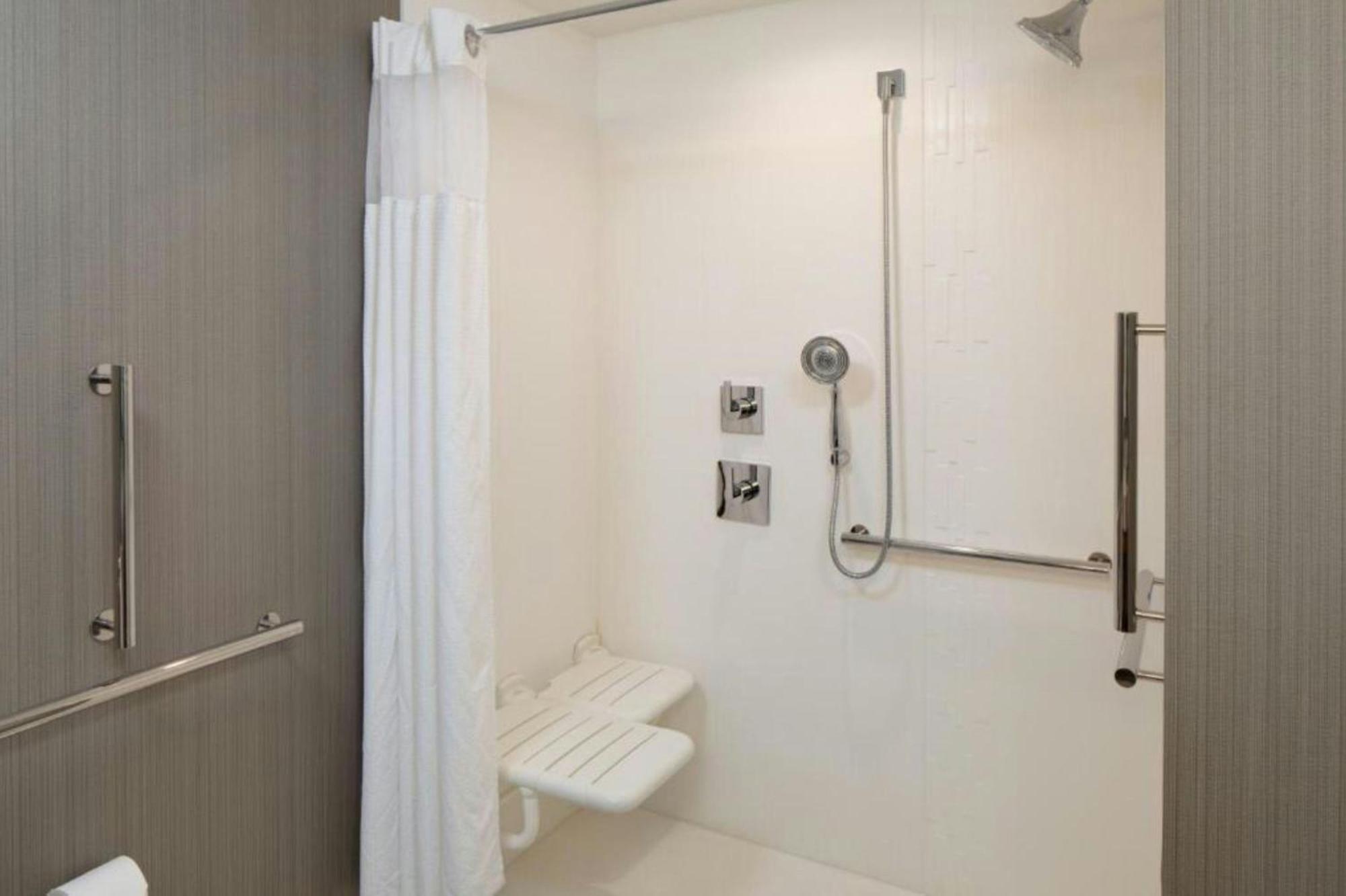 Courtyard By Marriott Detroit Farmington Hotel Farmington Hills Exterior photo