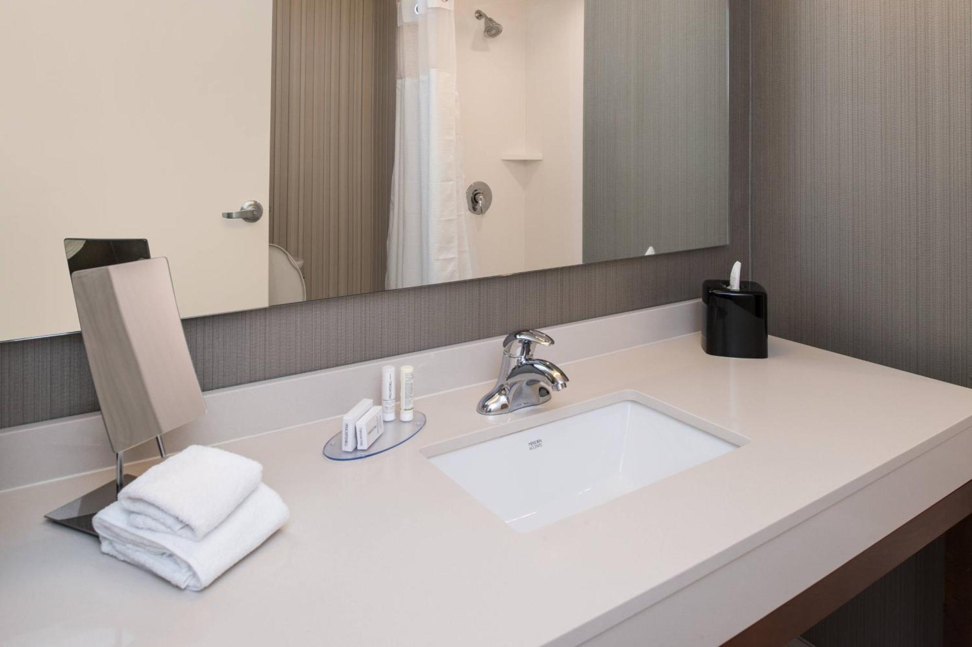 Courtyard By Marriott Detroit Farmington Hotel Farmington Hills Exterior photo