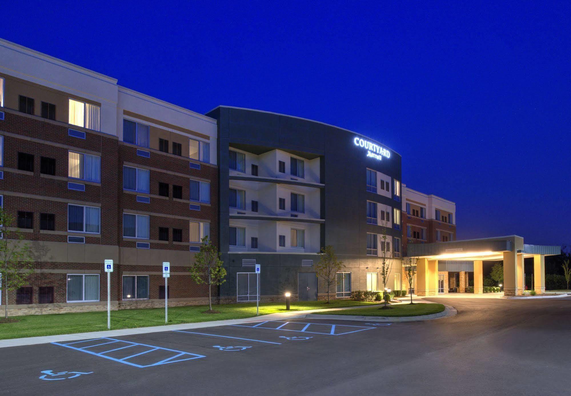 Courtyard By Marriott Detroit Farmington Hotel Farmington Hills Exterior photo